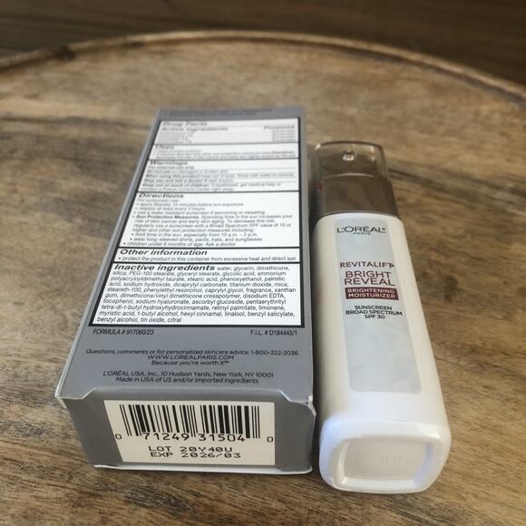 L'Oreal Revitalift Bright Reveal, 1oz Day Moisturizer SPF 30 - Exp 3/26 - Picture 6 of 6